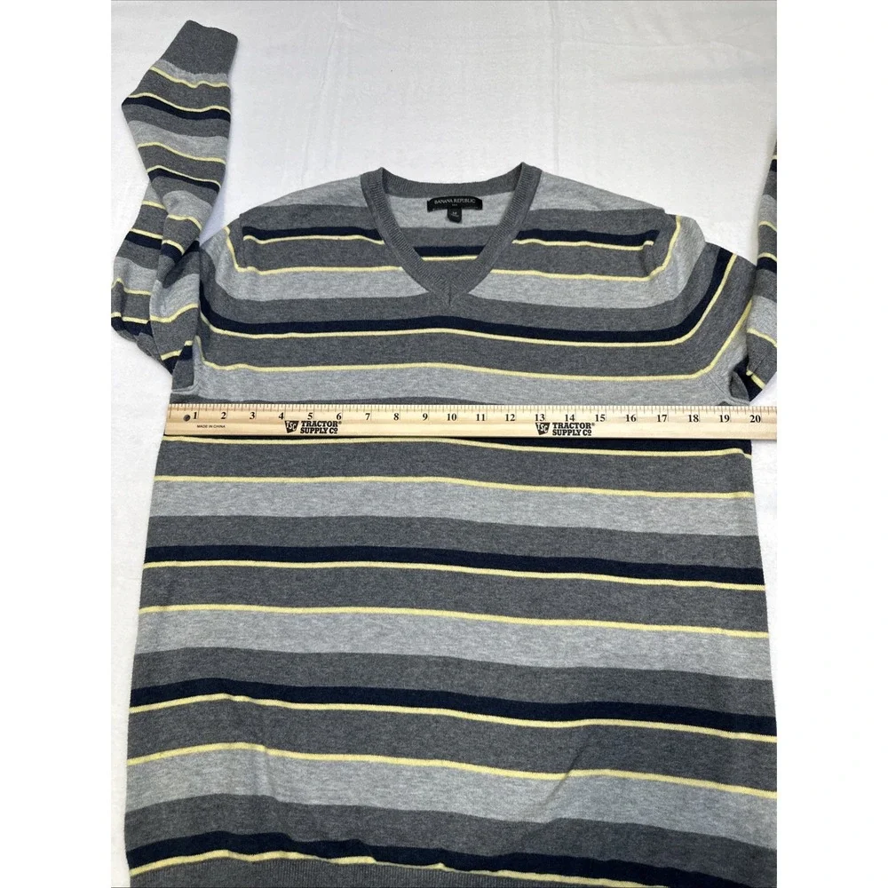 Men's‎ Banana Republic V Neck Long Sleeve Sweater Size M